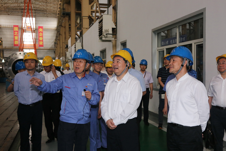 郝鹏参观调查人生就是搏集团所属企业电机公司